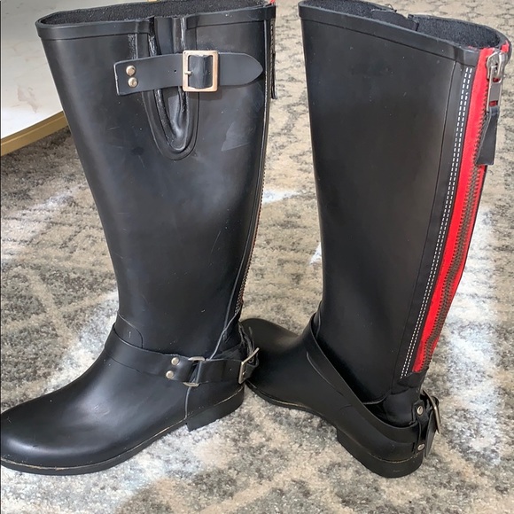 Steve Madden Rain Boots W Red Stripe 